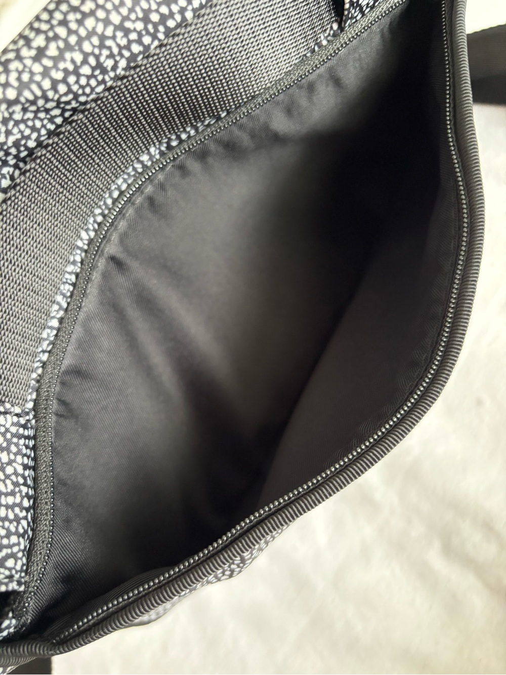 Lululemon Go Lightly Belt Bag Chakra Print Alpine White Black EUC - Picture 6 of 14